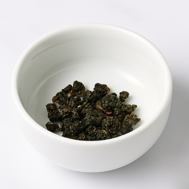Vibrant green loose leaf Lishan oolong tea from Cuifeng, Taiwan